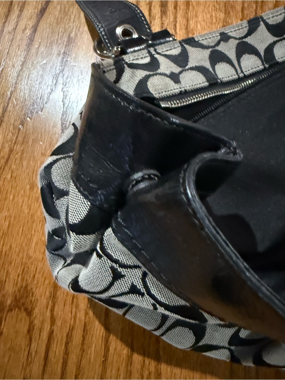 Coach Black and Cream Signature Shoulder Bag - Picture 9 of 10